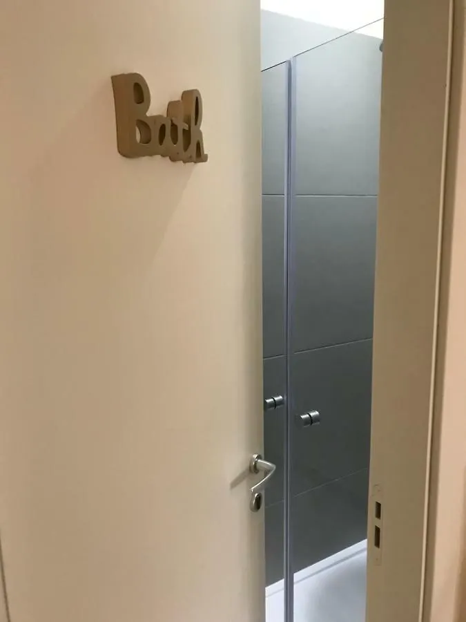 70'S Luxury Cavour Apartment Bari