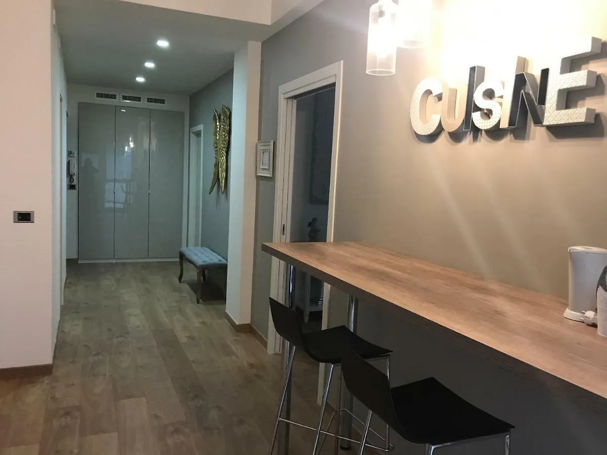70'S Luxury Cavour Apartment Bari Italia