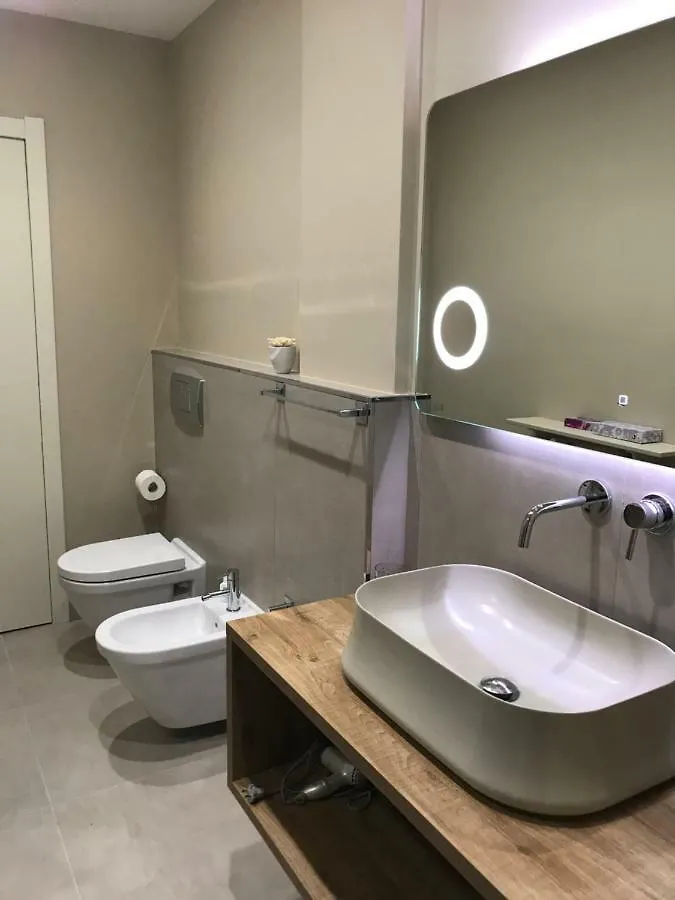 70'S Luxury Cavour Apartment Bari